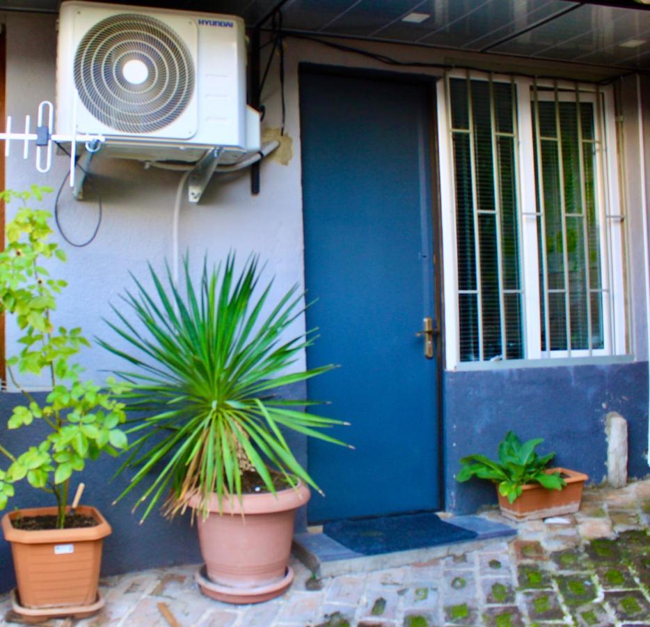 Tiny Old Tbilisi Apartment Exterior photo
