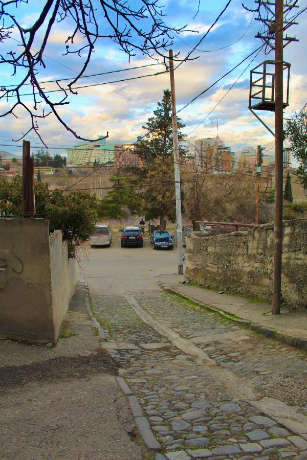 Tiny Old Tbilisi Apartment Exterior photo