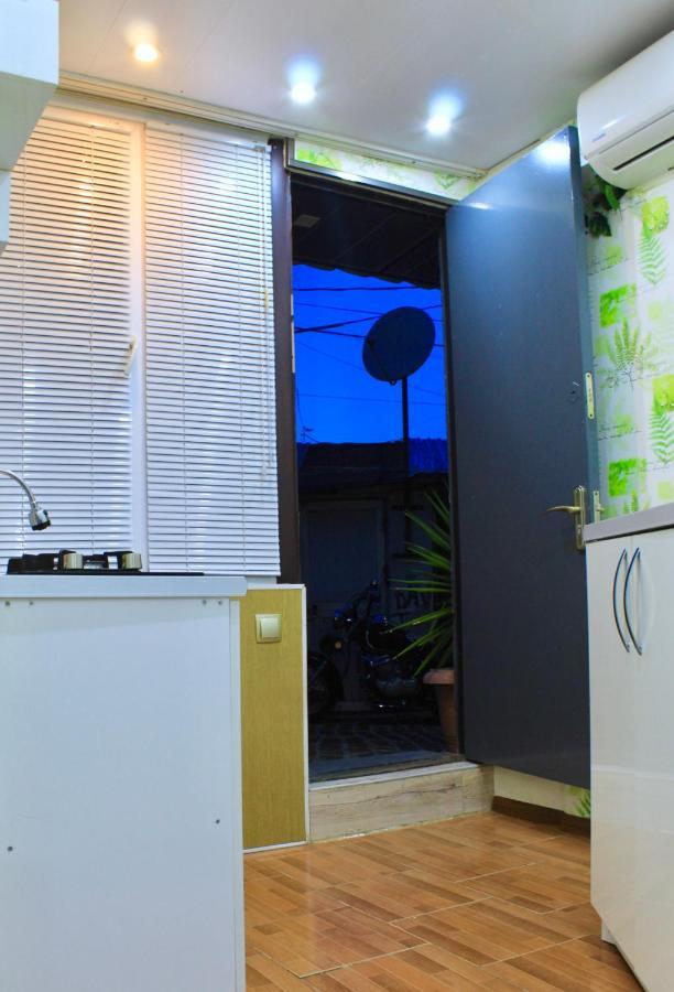 Tiny Old Tbilisi Apartment Exterior photo