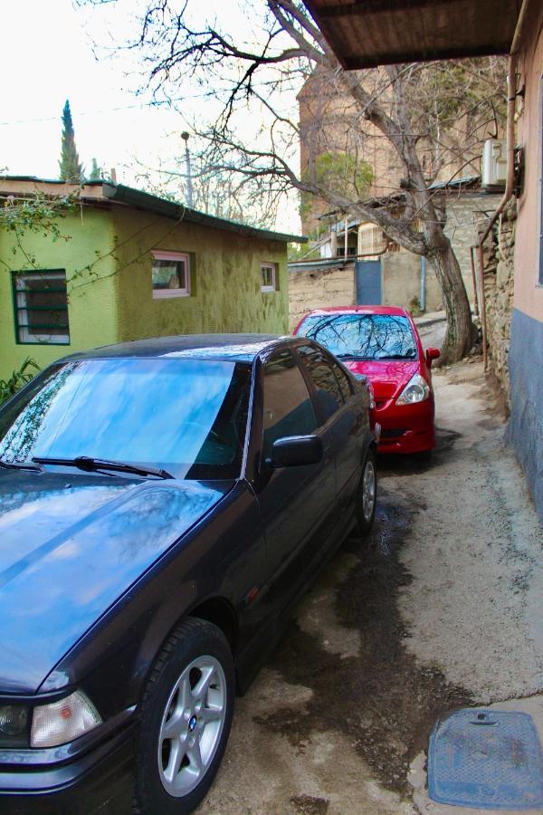 Tiny Old Tbilisi Apartment Exterior photo